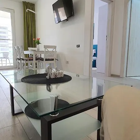 Sun Waves 2 Camere Mamaia Nord 2 Minute De Plaja